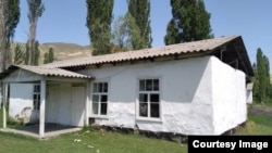 Ноокат районундагы Алымкул Үсөнбаев атындагы Арал орто мектеби. 2022-жыл.