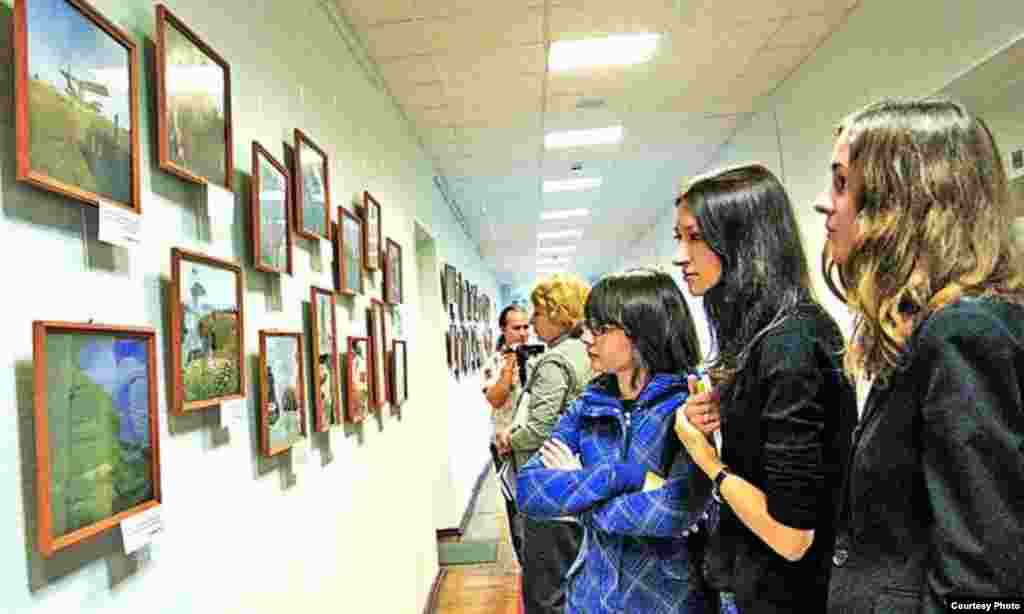 Сазлыклар арасында яшәүчеләрнең тормышы күргәзмәгә килгәннәрне хәйран итте. Бу рәсемнәрне "Тюменская область сегодня" хезмәткәрләре Валерий Бычков һәм Дмитрий Ткачук төшерде. 