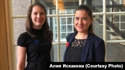 Юлия Гобәйдуллина һәм Алия Исхакова (у) 