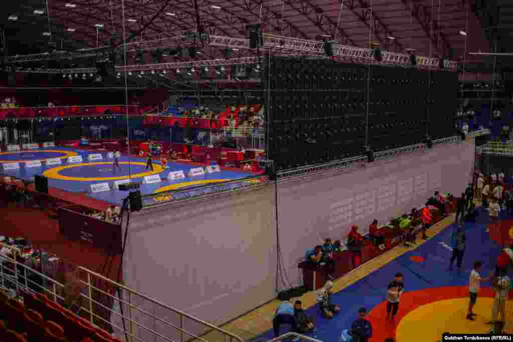 17 жана 23 жашка чейинкилер арасындагы күрөш боюна Азия чемпионаты 26-июнда аяктайт. Чемпионат "Бишкек-Арена" музмайданында өтүп жатат.&nbsp;23 жашка чейинкилер арасында эркин күрөш, грек-рим күрөшү жана кыз-келиндер күрөшү боюнча таймаштар 23-июнда башталат.