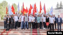 Кандидаты от партии «Биримдик» в Караколе. 2020 год.