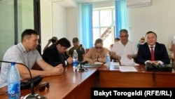 Фигуранты уголовного дела о беспорядках в октябре 2020 года в зале суда. 28 июня 2022 года. 