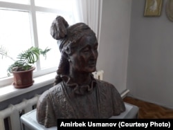 Актриса Мамарасулованын бюсту.