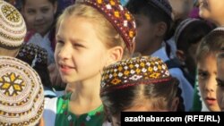 Mekdep okuwçylary. Türkmenistan