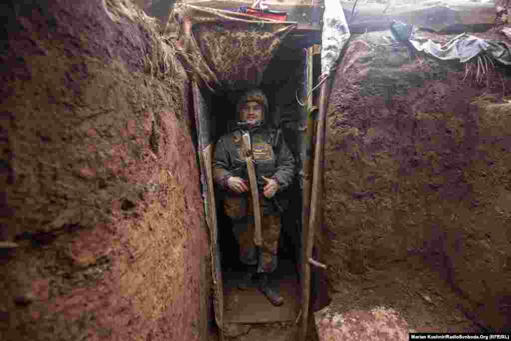 У штабе апэрацыі Аб'яднаных сіл паведамілі, што напярэдадні ў выніку абстрэлу баевікоў, якія падтрымліваюцца Расеяй на Данбасе, адзін украінскі вайсковец загінуў, адзін быў паранены і пяцёра атрымалі &laquo;баявыя траўмы&raquo;.