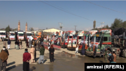 پر هندیو غنمو بارې لارۍ تورخم ته رسېدلې دي. 