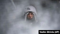 Ukrainasit përballen me acar dhe me një luftë të mundshme me Rusinë