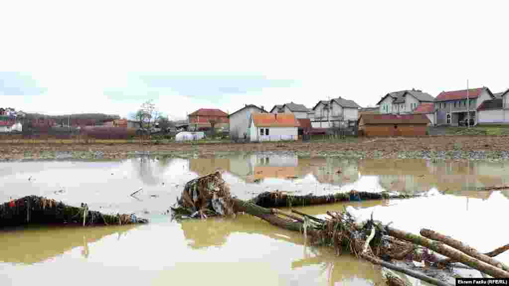 Dëmet nga vërshimet në Llaushë të Skenderajt.