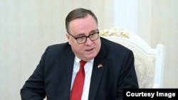 Лесли Вигери.