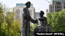 Пайкараи Абдураҳмони Ҷомӣ ва Алишер Навоӣ дар Душанбе