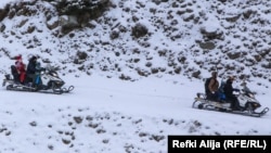 Këtë vit, sezoni i skijimit në Brezovicë nuk ka filluar ende, për shkak se nuk ka borë të mjaftueshme.