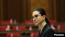 Աննա Վարդապետյան