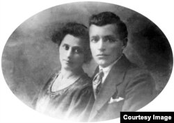 Мать и отец Леонида Симоновского, Вихна Абрамовна и Меер Мотлевич, единственная уцелевшая фотография предоставлена Николаем Симоновским.
