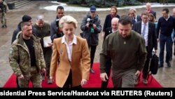 Еврокомиссиянын башчысы Урсула фон дер Ляйен менен украин президенти Владимир Зеленский Киевде. 2-февраль, 2023-жыл.