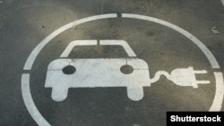 О запрете проезда электромобилей и гибридов по Керченскому мосту российские власти объявили в ноябре