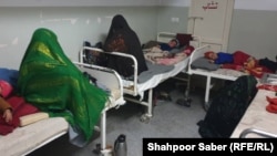 شماری از کودکان در بادغیس که به بیماری سرخکان مبتلا شده اند در شفاخانه تحت درمان قرار دارند