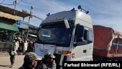 د خيبر چارواکي وايي، د ۲۰۲۱ز کال له اکتوبر راهیسې يې افغانستان ته څه باندې ۱۰ زره ټنه مرستندويه سامانونه لېږلي دي. (انځور د ۲۰۲۲ز کال د فبرورۍ ۲۸مه) 