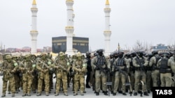 Украинага аттанган жоокерлер. Грозный шаары. 25-февраль, 2022-жыл. Иллюстрациялык сүрөт.