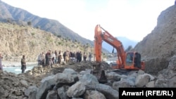 جریان ساختمان برخی دیوار های استنادی در امتداد دریای کنر که این روند نیز از دو سال به این طرف متوقف شده است.