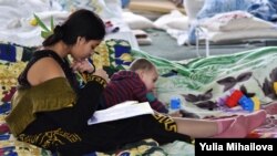 Refugiați romi din Ucraina găzduiți la Arena Manej (Sala Polivalentă) din Chișinău, 8 martie 2022.