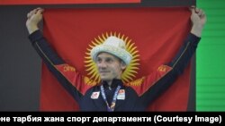 V Ислам шериктештиги оюндарында фехтованиеден жеңүүчү болгон Роман Петров. 15-август, 2022-ж. Конья, Түркия.