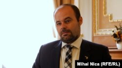 Viceguvernatorul BNR Cristian Popa spune în interviul pentru Europa Liberă că marea problemă a
României este deficitul extern, generat de deficitul fiscal. România e singura țară din Europa în procedura de deficit excesiv, punctează el.