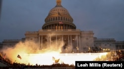 Pe 6 ianuarie 2021 Capitoliul, sediul Congresului SUA, a fost luat cu asalt de susținătorii lui Trump, pentru a împiedica validarea lui Joe Biden în funcția de președinte al SUA