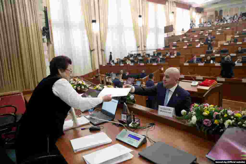 "Альянстын" лидери&nbsp;Алтынбек Сулайманов&nbsp;алардын фракциясы бүгүнтөн баштап эркин фракция болорун жарыялады.