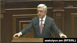 Серж Саргсян выступает с речью в Национальном собрании, 17 апреля 2018 г.