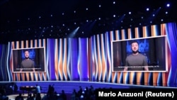 Украин президенти Владимир Зеленскийдин алдын ала жаздырылган видео кайрылуусу"Грэмми"  сыйлыгын тапшыруу аземинде көрсөтүлдү. 