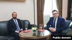 Министры иностранных дел Армении и Чехии - Арарат Мирзоян (слева) и Ян Липавский, Прага, 26 июля 2022 г. 