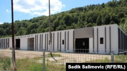 U bivšoj Zemljoradničkoj zadruzi u Kravici kod Srebrenice u julu 1995. ubijeno je 1.313 Bošnjaka, među kojima je bilo i maloletnika (13. jula 2022.)