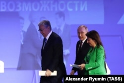 Presidentet e Kazakistanit dhe ai Rusisë, Margarita Simonyan, në Forumi Ekonomik Ndërkombëtar të Shën Petersburgut 2022.