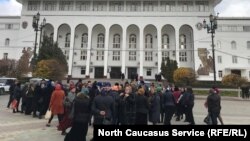 Люди требуют от государства выполнения обещаний