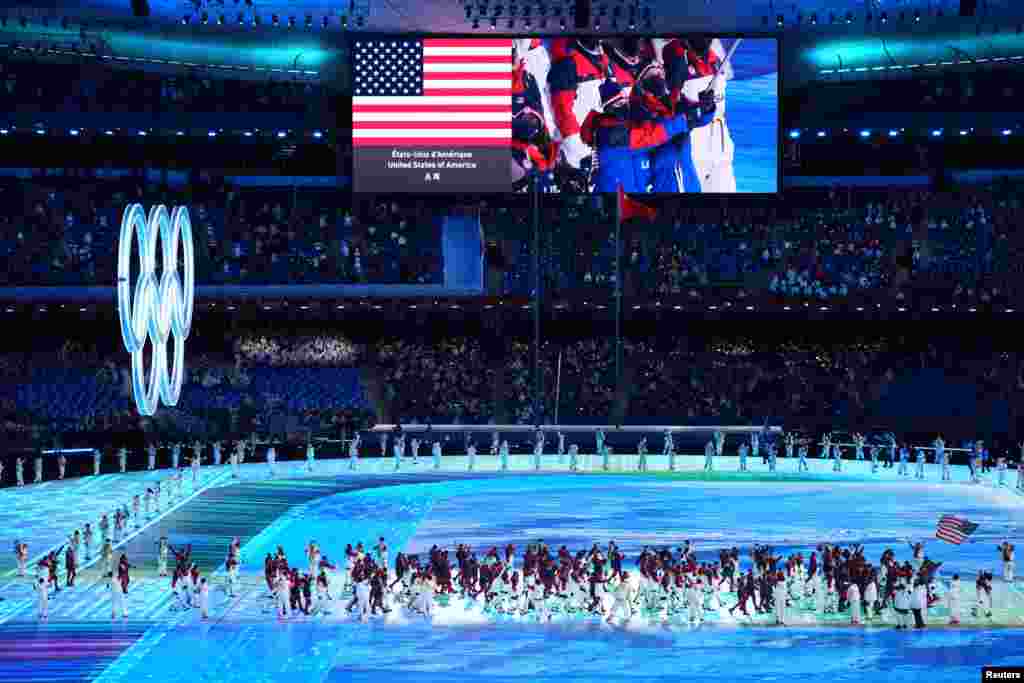 Соединенные Штаты, Великобритания, Канада, Эстония и Австралия объявили дипломатический бойкот этой Олимпиаде в связи с масштабными нарушениями прав человека, происходящими в китайском регионе Синьцзян. Спортсмены из этих стран участвуют в Играх, но официальные лица на ней не присутствуют