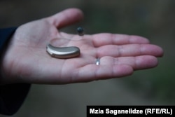 შორენა ელის კომპენსაციის მიღებას, რომ სმენის მეორე აპარატიც შეიძინოს