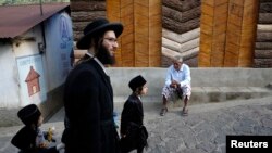 Një pjesëtar i grupit, Lev Tahor në Guatemalë. Fotografi nga arkivi.