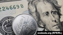 «Якщо далі підтримувати всі державні підприємства, виплачувати там усі зарплати, не скорочувати людей – тоді залишається тільки: надрукуйте гроші або візьміть нові позики» – білоруський економіст Дмитро Крук