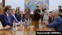 Српскиот претседател Александар Вучиќ со рускиот амбасадор Александар Бочан-Харченко, Белград, 6 јуни 2022 година.