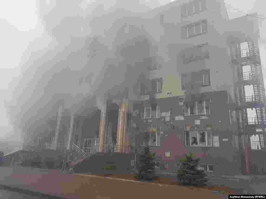 "Нур Отан" партиясынын Алматыдагы кеңсеси өрттөлдү. Аталган партияны мурдагы президент Нурсултан Назарбаев 1999-жылы негиздеген.&nbsp;