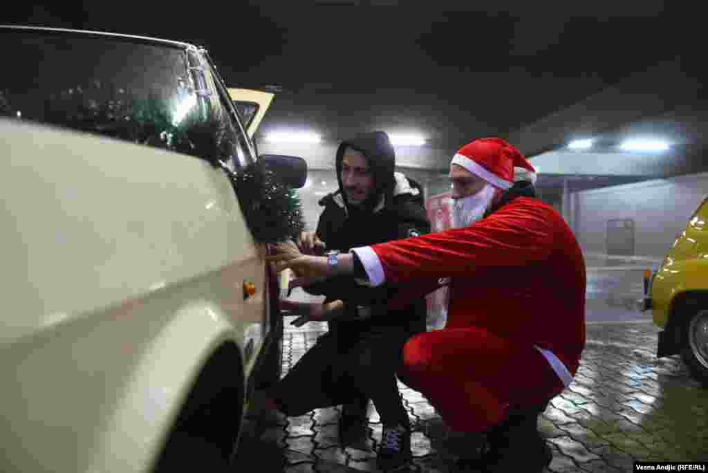 Prvi Fića je izašao sa proizvodnih traka kragujevačke "Zastave" 18. oktobra 1955. godine po licenci italijanskog FIAT-a i proizvodio se narednih 30 godina.