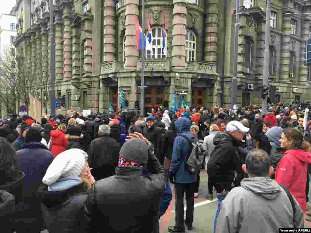 Aktivisti i građani su protiv plana "Rio Tinta" da eksploatiše litijum na zapadu Srbije, jer smatraju da bi ugrozio životnu sredinu. Iz "Rio Tinta" su odbacili kritike i obećali poštovanje svih propisa.