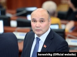 Данияр Төлөнов