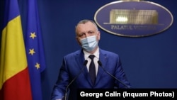 Sorin Cîmpeanu susține că numai școlile pot decide dacă trec sau nu în online