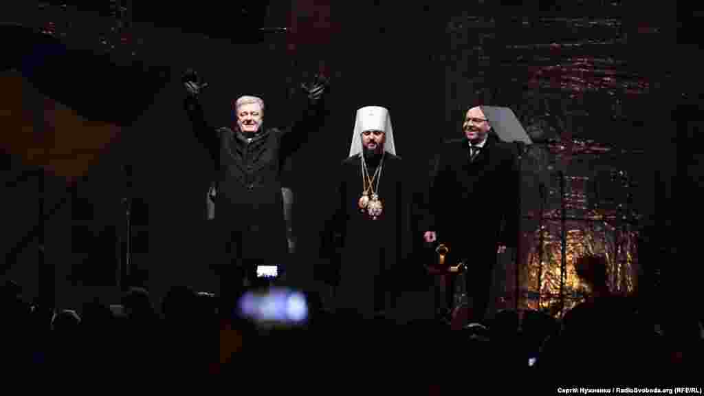 Оголошення результатів Об'єднавчого собору та привітання від президента Петра Порошенка, митрополита Епіфанія та голови Верховної Ради Андрія Парубія