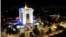 Clădirea președinției, iluminată în zi de sărbătoare națională.