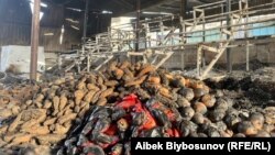 Сгоревшие во время вооруженных столкновений овощи в село Интернационал Лейлекского района. 19 сентября 2022 года.