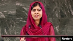 ملاله یوسفزۍ د طالبانو پر حکومت د جنسي اپارتايد تور پورې کړی دی- پخوانی انځور