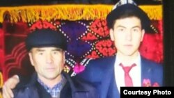 Муктарбек Зулпукаров жана анын уулу Мыктыбек Авроров.