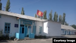 Сузактагы 1908-жылы курулган мектеп.